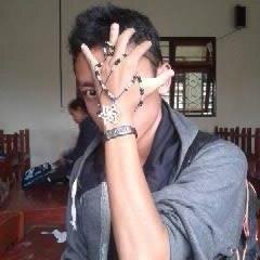 Tarot Reader, pecinta dance, Rezpector, anggota GhostBust