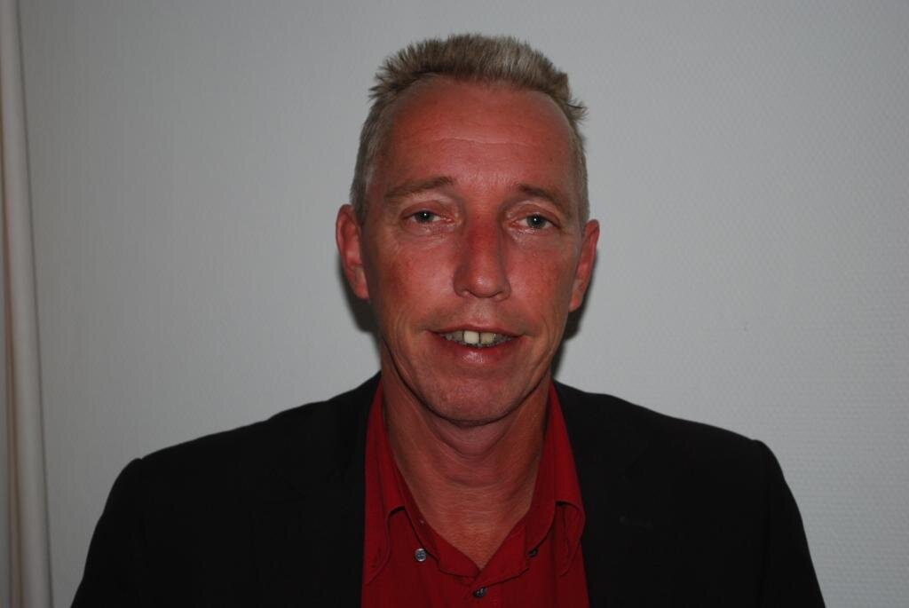 Eigenaar Knigge Corporate Services , dienstverlener in de financiele en fiscale sector. Raadslid voor VVD afd. Gennep. Campagneleider VVD Gennep