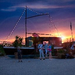 Lizensierte Wind- und Kitesurfschule, Wassersportevents, Beachclub mit Livemusik