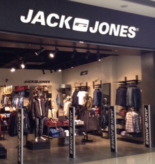 JACK & JONES SWORDS houses four unique brands which offer clothes and inspiration for a variety of lifestyles and moods.