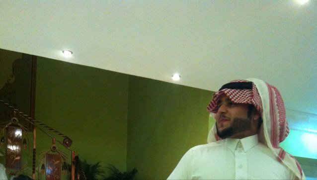 دنيا غريبه والبشر مثلها آغراب ..  { يالله رضآك والجنه }