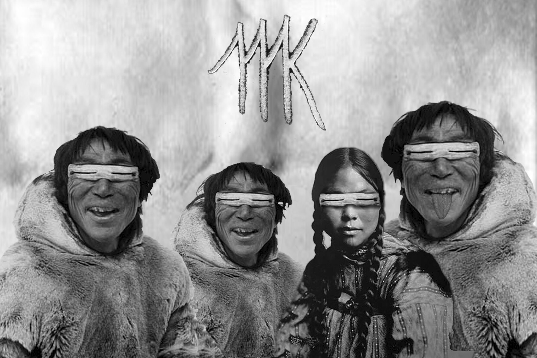 Moonkayak est le nom qu’ont donné 1 pirate des mers d'images et 3 explorateurs des océans sonores à leur navire, capable de voguer vers tous les ailleurs.
