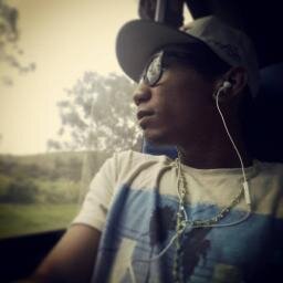 Agrado alguns, naturalmente outros vão me detestar, mas eu faço por mim, errado é se eu mudar pra te agradar.