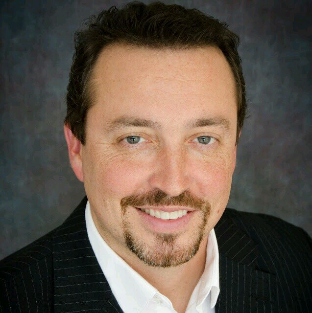 I love to sell and try to make tech easy to understand. I own Yesworx making awesome apps and father of four.