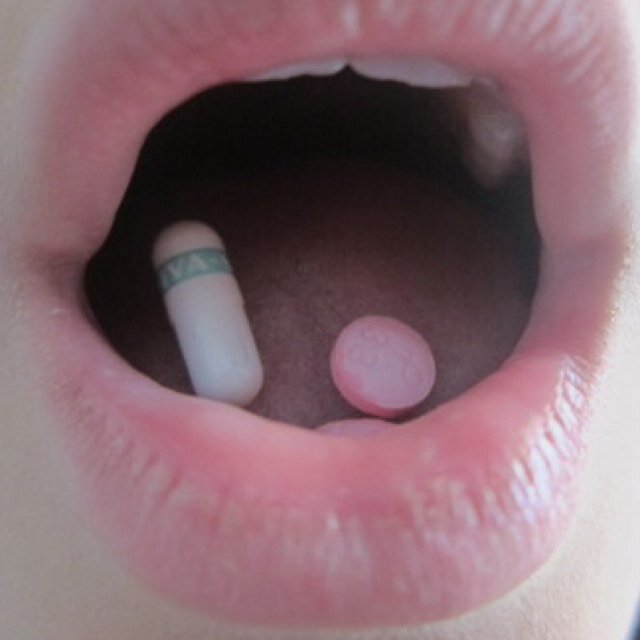 lovelyyxbonesx's profile picture. sad and fat