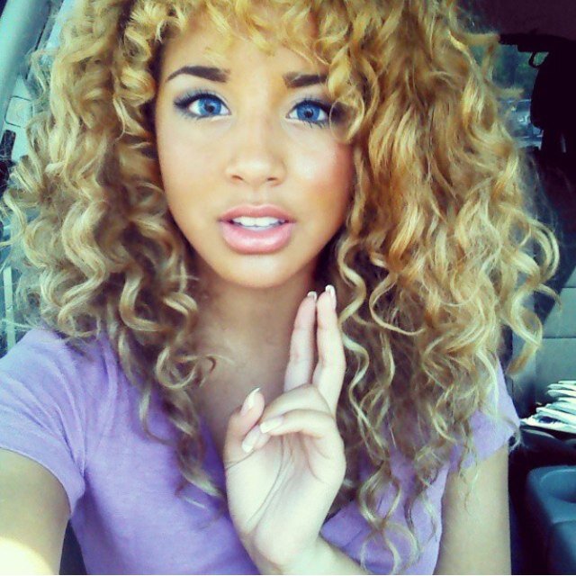 Hey ppl can you follow me is tiwtter Follow back