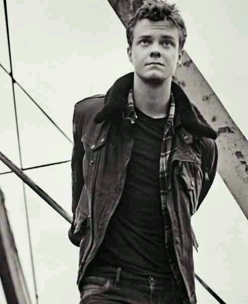 I'm not dead yet bitches. [THG RP]