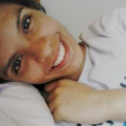 Deus me livre dos meus amigos, dos inimigos encarrego-me eu.:)