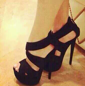 thuszapatosrico's profile picture. desde los 5 años me encantan los tacones i aqui estoy demostrandolo ^...^