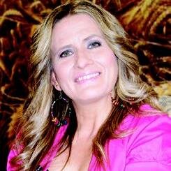 Lic. en Comunicación, Dirección y Producción en medios. Conductora de @P_Agropecuario