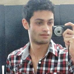 Não sou daqui, não me sinto parte integrante da obra. Não vou sorrir só pra fazer uma social, me tornar um verdadeiro falso para os falsos, isso é real.