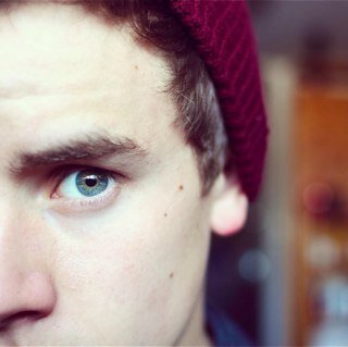I'm Connor. I'm 18. I'm good with magic. [RP.Bisexual.Crushing.Single] [SnowfallRPG]