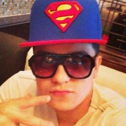 Eu não tenho medo de enjoar da sua voz ou da sua risada muito menos de não sonhar com o teu abraço Te Vivo ♥ (@luansantana) Desde 23/09/2011