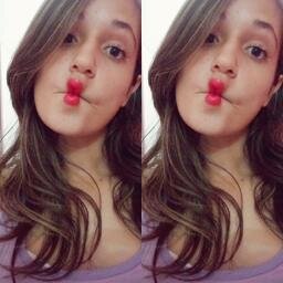 amo futebol, pizza e praia.