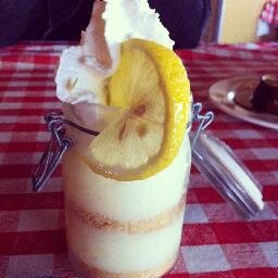 Two local girls, a meat eater and a vegetarian, exploring and reviewing great Edmonton eateries.
(Tweets by Steph)