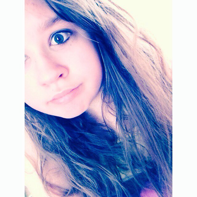 All I've seen since eighteen hours ago is green eyes and freckles and your smile ♡