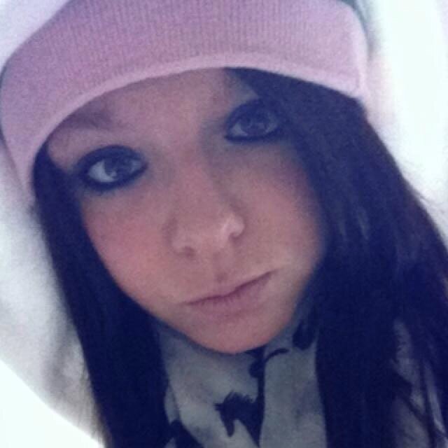 Hi:) Im Kelly Im 16 I go to LCCTC:) Im a country girl born and raised:) i love to mud, fish, barrel race and play volleyball :) follow me and ill follow back:)