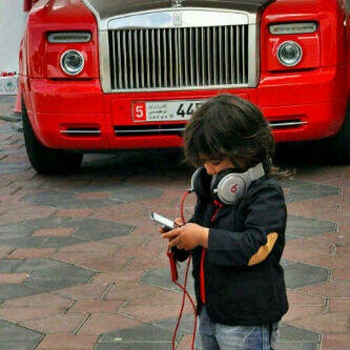 I'm cute , lovely , friendly for those who consider me as their friend ☺   #bbm : 29C03FE4     #facebook : Yasooni albalushi