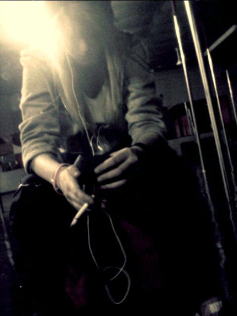 TammiSquires's profile picture. Fuck Society ! Lesbian**  ♥ Vans*#1  •Musician•Artist•Writer