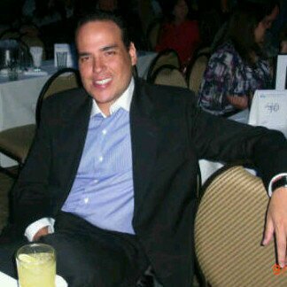 Lic. en Cs Administrativas (UNIMET,1997). Especialización y Maestria en Finanzas (IESA).Elegido por la Revista Gerente como 1 de los 100 más exitosos de Vzla.