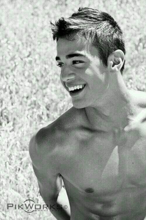 _Tios__Buenos_'s profile picture. Las mejores fotos de tios güenasos que van ha hacer que mojes braga. Si quereis mi cuenta personal y sugerencia de fotos por MD.