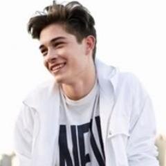 Luke. 23. Proud Father of Skylar Mitchell-White. Married to the love of my life, @FelixWhiteRP. Not saying I'd suck his dick, but I'd totally do it.