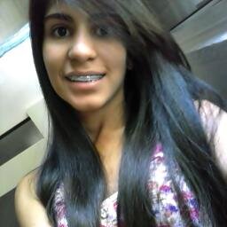 Com jeito de mulher e olhar de menina ♫ ! Uma #MatioLLi .! #Corinthiana .! Namorada do @Glaaydheer_ ♥ .! seegue aee ?! ;]]