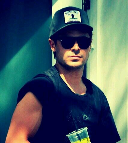 esintiniz's profile picture. Galaksi sever bir bünye.