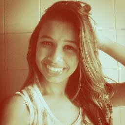 Tenho 16 anos,gosto de rock e pop,adoro jogar plastation,sou sincera mesmo,sou amiga e adoro vcs meus seguidores *--*