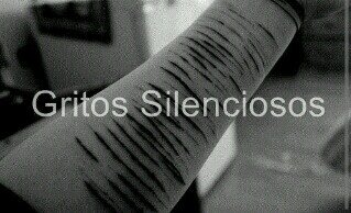 Suicidio y anorexia. -15kg M:45 P:60 A:1.62 E:18