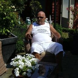 Ben van beroep presentator van diverse shows,daarnaast een groot wieler en voetbal liefhebber