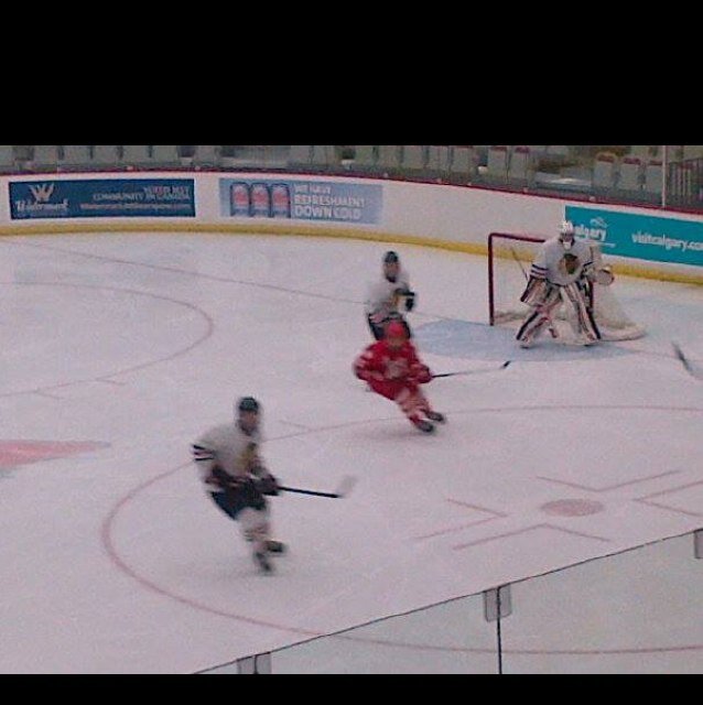 i play hockey