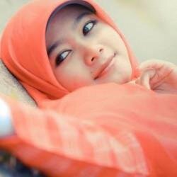 Yang membuat kita sedih adalah melihat orang yang kita sayangi menyayangi orang lain. Tapi ada hal yang lebih menyedihkan adalah melihat orang yang kita sayangi