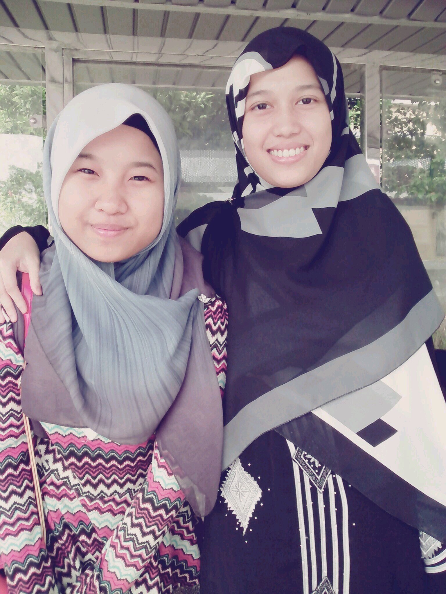 crazy but frenly..annoying but caring..dm me to test me..