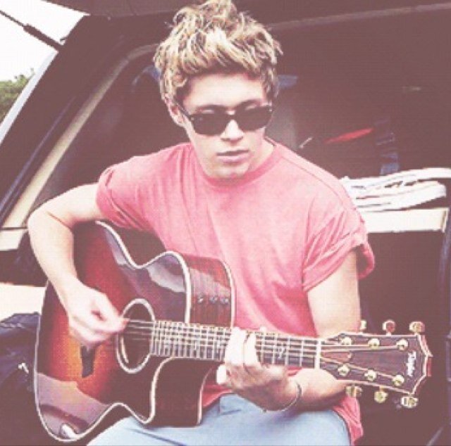 tomlinsonata's profile picture. saved follow from @bookstoreharry :)