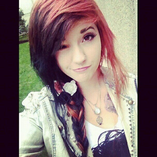 hai :3 im Amber-Lane but my friends call me Lainy, (Fake Life) 15 years of age