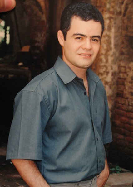 Honesto,íntegro,fiel,forte,tolerante,caridoso e imperfeito! Ou seja,sempre suportando e superando as dificuldades da vida,e lógico...com meuDEUS e SENHOR!