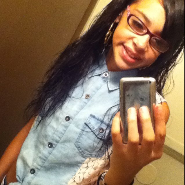 I can be a bitch but i also can be the sweetist girl yu know 3 kik me (lanena0011)