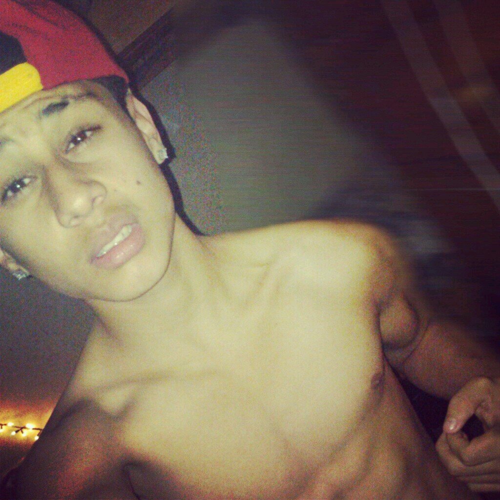 hmu , i follow errone who follow me .