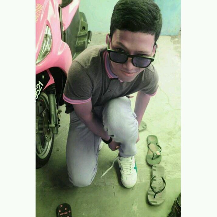 azrenmohni's profile picture. azren .. 18 .. melaka ..