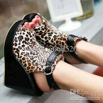 Menjual sepatu wanita yg mau jdi reseller silahkan add aja pin   32974D72