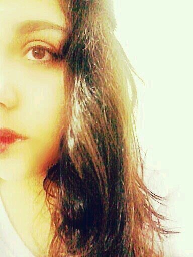 Depresion, anorexia, cortes, suicidio, familia ausente, amigos que se han ido para no volver. Mierda