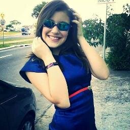 Lary é evangélica, adora Deus . Adora Dançar , cantar é absolutamente por Deus ! Se quiser conhecer é só seguir :D