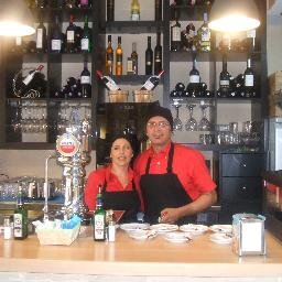 Ese rinconcito que buscabas para pasar un buen rato con familia,amigos o con quien más te guste... podrás disfrutar distintos vinos de la tierra, riojas, ribera