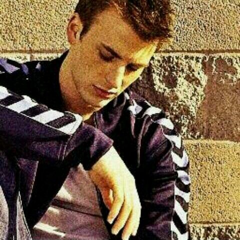 _NotAHeroYet's profile picture. Steven, not the coolest guy, but always will help. Obsessed by the universe and everything in it. \\#CollegeAU, bio in Twitlonger//