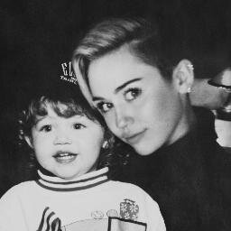 Having an idol is the most beautiful thing in the world *--* @justinbieber @mileycyrus