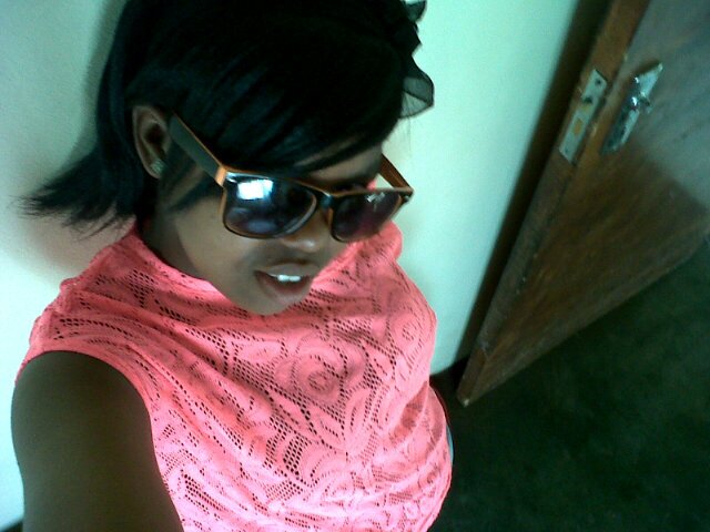 ♥love is what am passing out 2 all of the ppl out thr... Music run ma world every1 deserve 2 be happy...