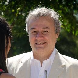 Corredor Inmobiliario, empresario, padre, soltero, feliz