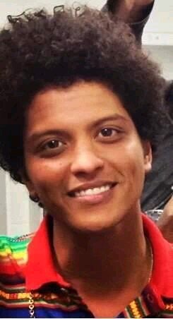 @BrunoMars minha vida Fã de um anão que tem medo de coruja mais tira foto com um tigre HOOLIGANFOREVER PROBLEM? DE MARTE!