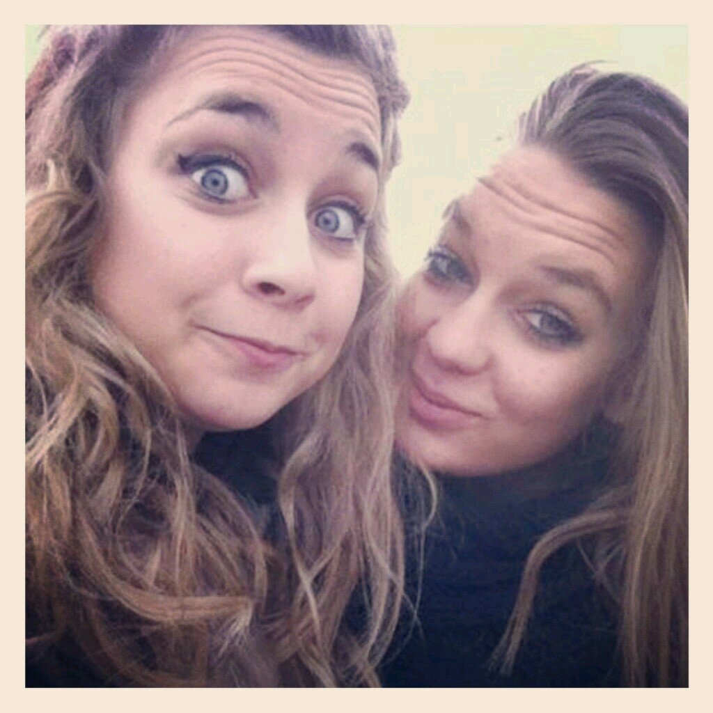 Follow on FollowBack direct @Dou_monster, @ptitee_folle ! Tout pleins de conneries, humour pourri et un peu notre vie♡ https://t.co/ipXavM9Eak